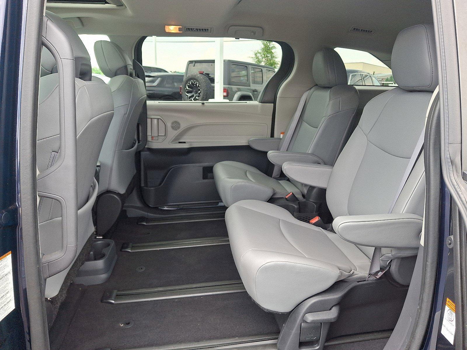 2022 Toyota Sienna Vehicle Photo in Harrisburg, PA 17111