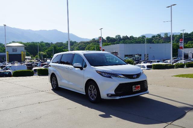 2021 Toyota Sienna Vehicle Photo in Riverdale, UT 84405