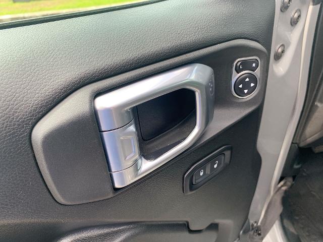 2021 Jeep Gladiator Vehicle Photo in MOON TOWNSHIP, PA 15108-2571