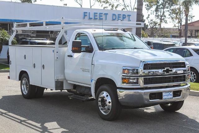 2023 Chevrolet Silverado Chassis Cab Vehicle Photo in VENTURA, CA 93003-8585