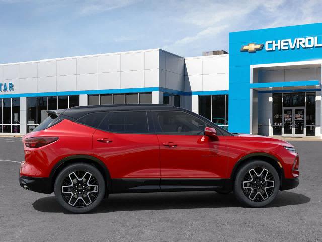 2025 Chevrolet Blazer Vehicle Photo in MOON TOWNSHIP, PA 15108-2571