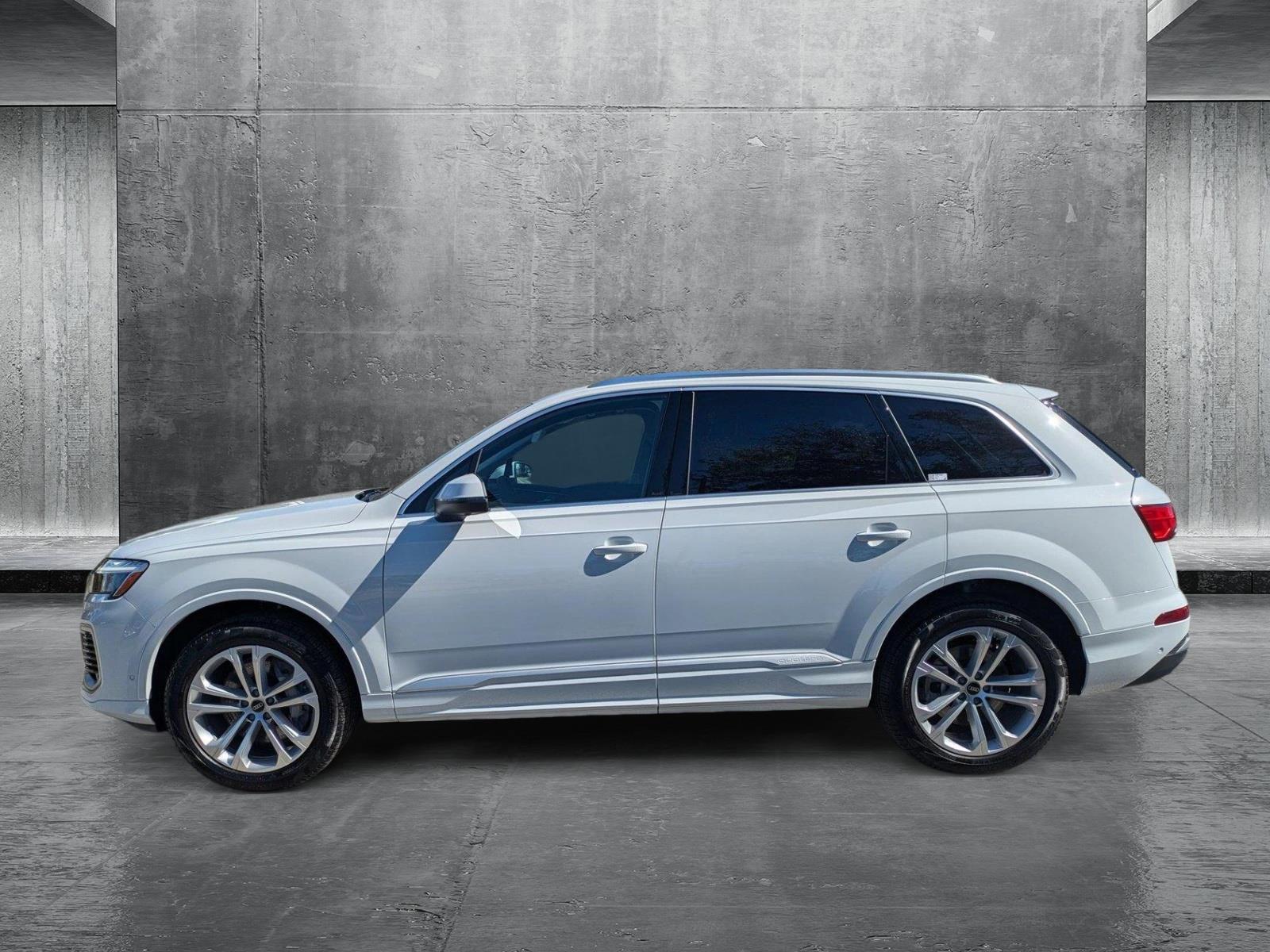 2025 Audi Q7 Vehicle Photo in Sarasota, FL 34231