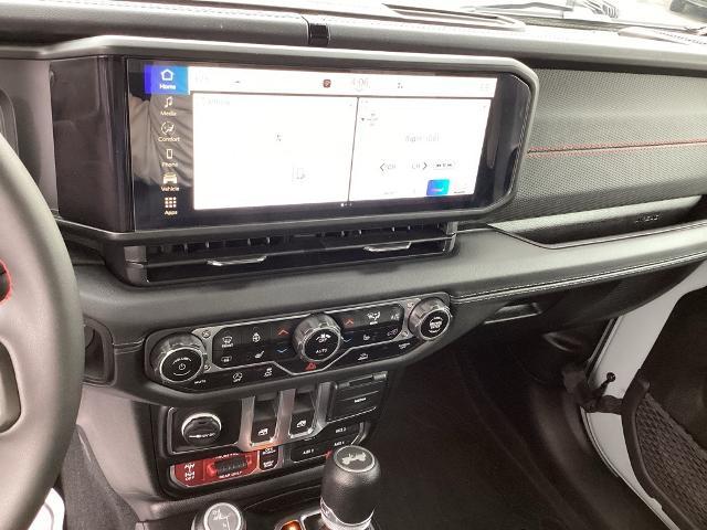 2024 Jeep Wrangler Vehicle Photo in Gardner, MA 01440