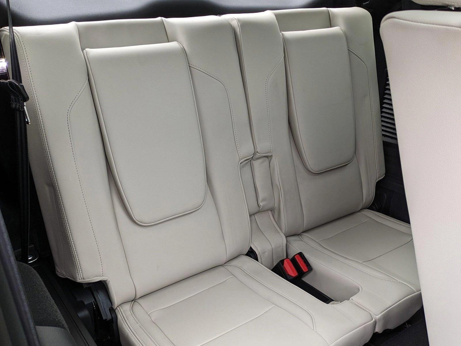 2025 Land Rover Discovery Sport Vehicle Photo in Bethesda, MD 20852