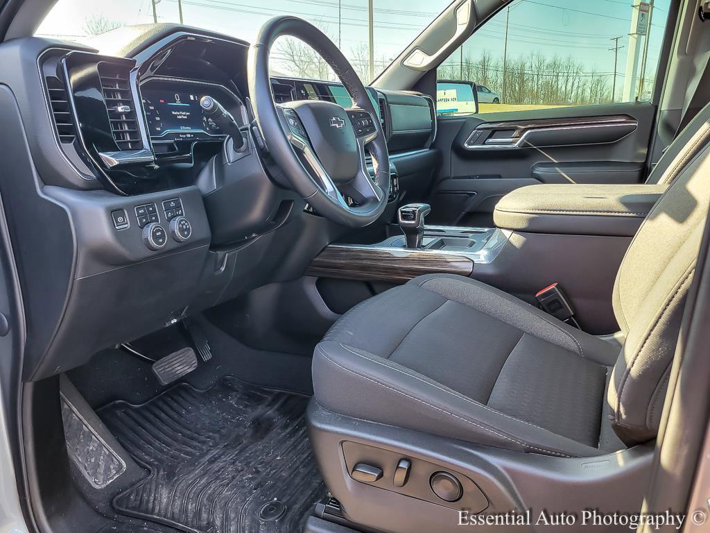 2023 Chevrolet Silverado 1500 Vehicle Photo in AURORA, IL 60503-9326