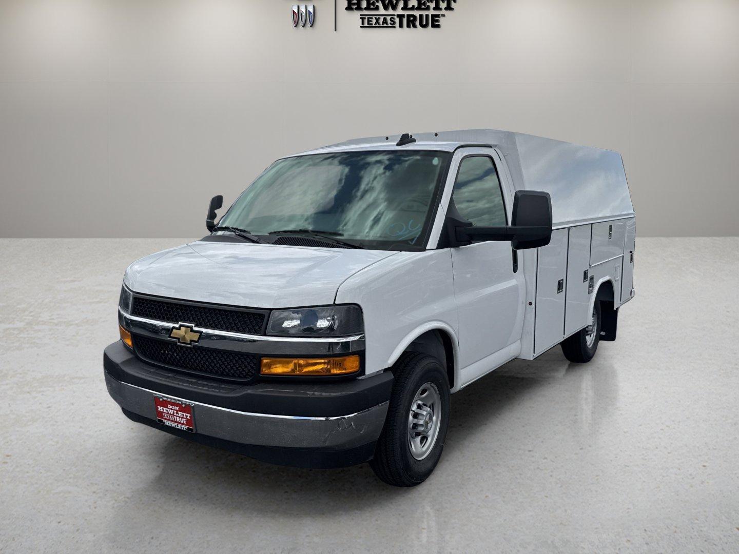 2025 Chevrolet Express Cutaway 3500 Vehicle Photo in GEORGETOWN, TX 78626-7508