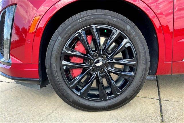 2024 Cadillac XT6 Vehicle Photo in TOPEKA, KS 66609-0000