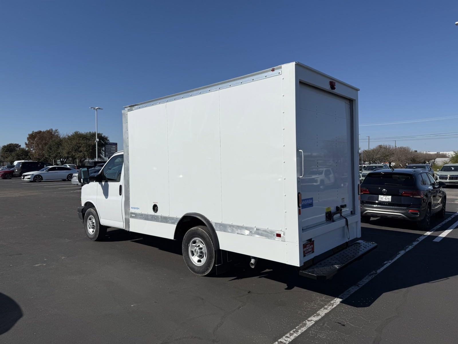 2024 Chevrolet Express Cutaway 3500 Vehicle Photo in GEORGETOWN, TX 78626-7508