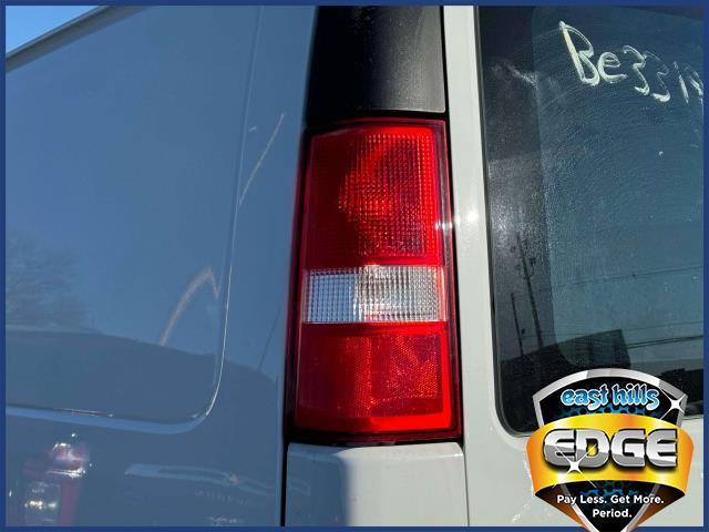 2022 GMC Savana Cargo Van Vehicle Photo in Roslyn, NY 11576