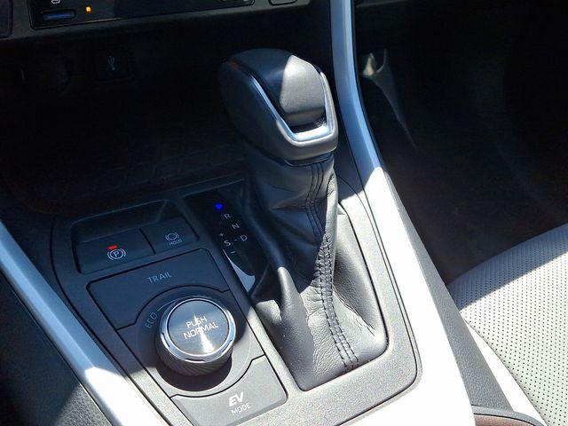 2021 Toyota RAV4 Hybrid Vehicle Photo in DANBURY, CT 06810-5034