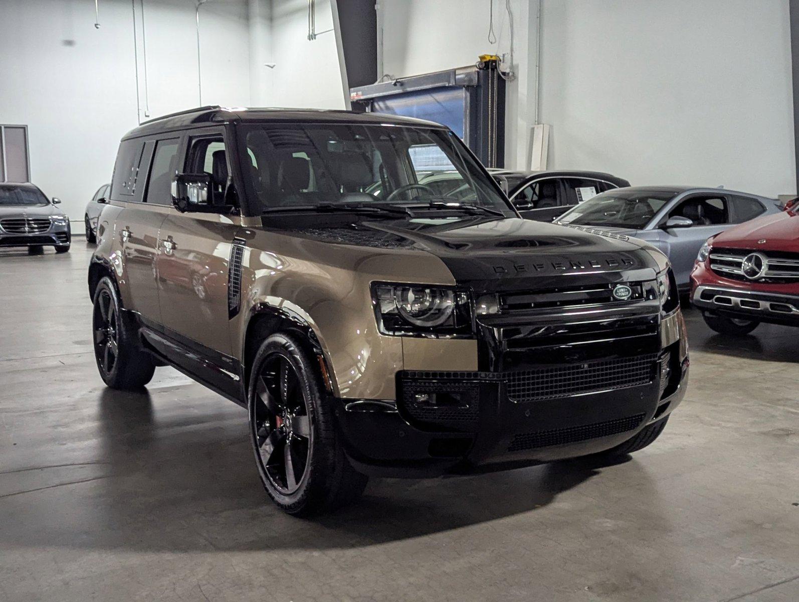 2024 Land Rover Defender Vehicle Photo in Pompano Beach, FL 33064