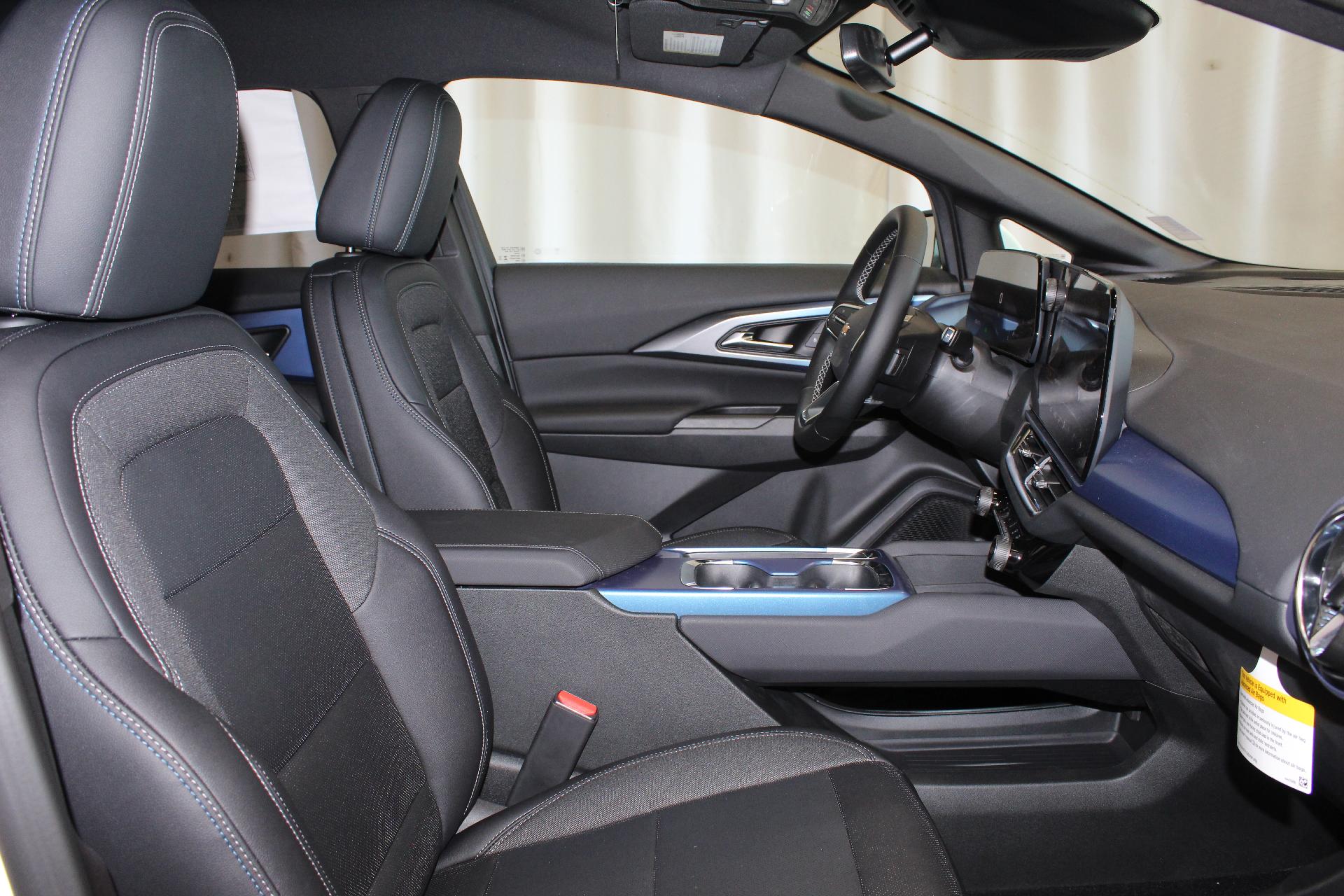 2025 Chevrolet Equinox EV Vehicle Photo in NORTHAMPTON, MA 01060-1120