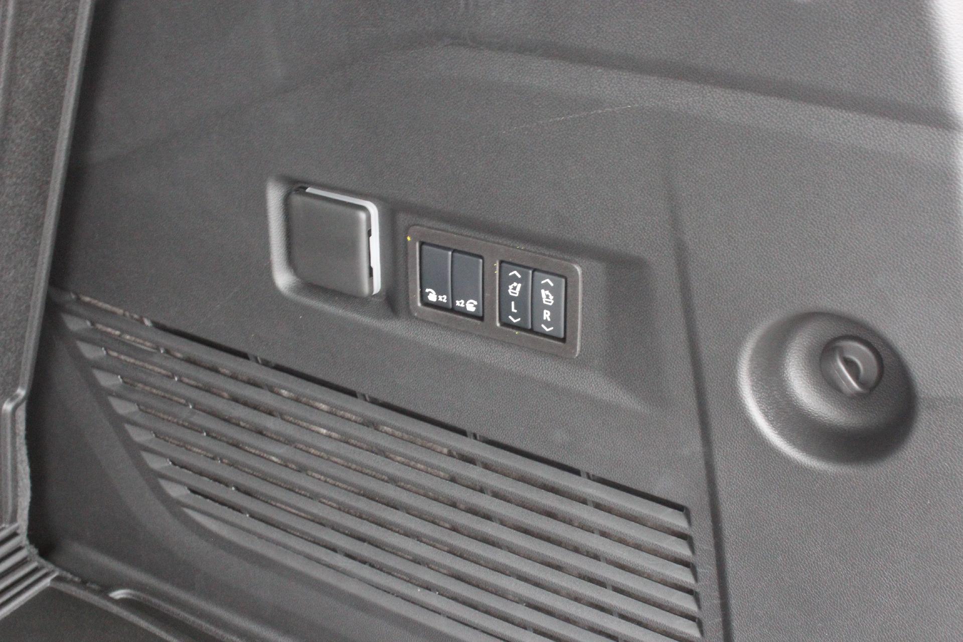 2025 GMC Yukon Vehicle Photo in AURORA, CO 80012-4011