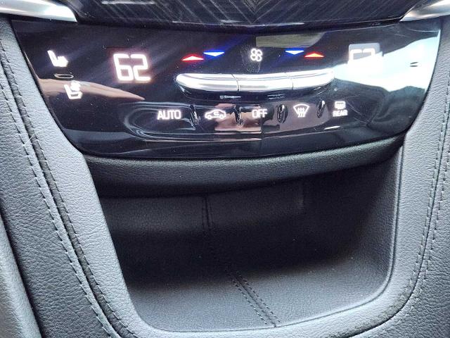 2022 Cadillac XT6 Vehicle Photo in DENTON, TX 76210-9321