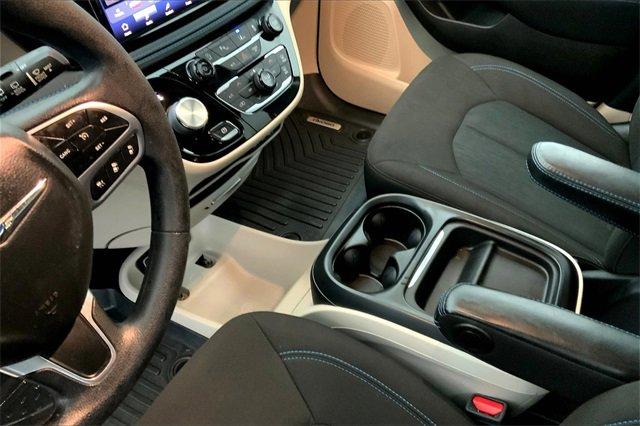 2021 Chrysler Pacifica Vehicle Photo in TOPEKA, KS 66609-0000