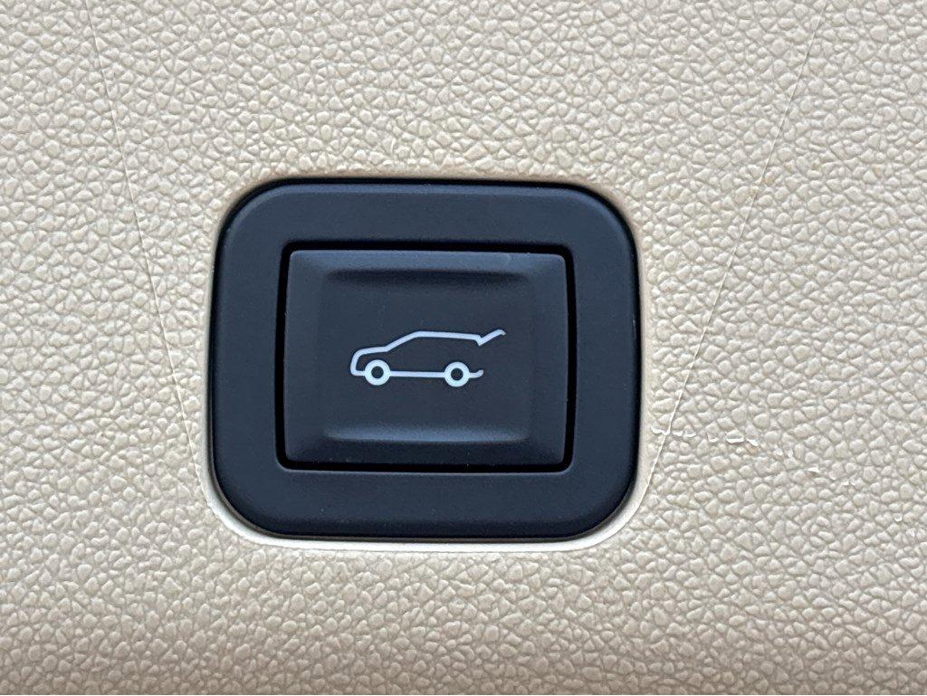 2024 Cadillac Escalade Vehicle Photo in SAVANNAH, GA 31406-4513
