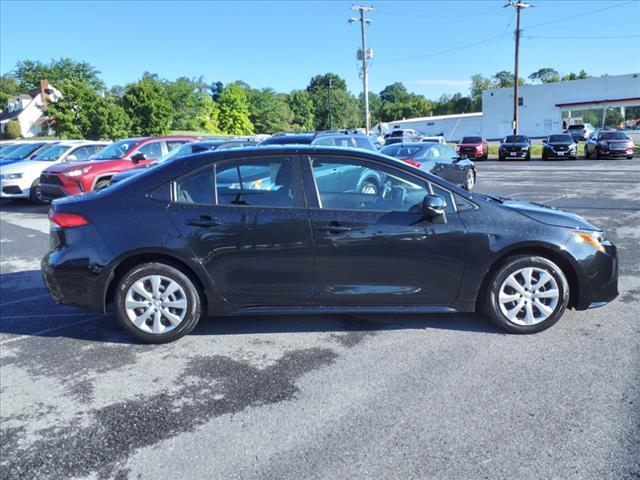 Used 2020 Toyota Corolla LE with VIN JTDEPRAE0LJ097926 for sale in Winchester, VA