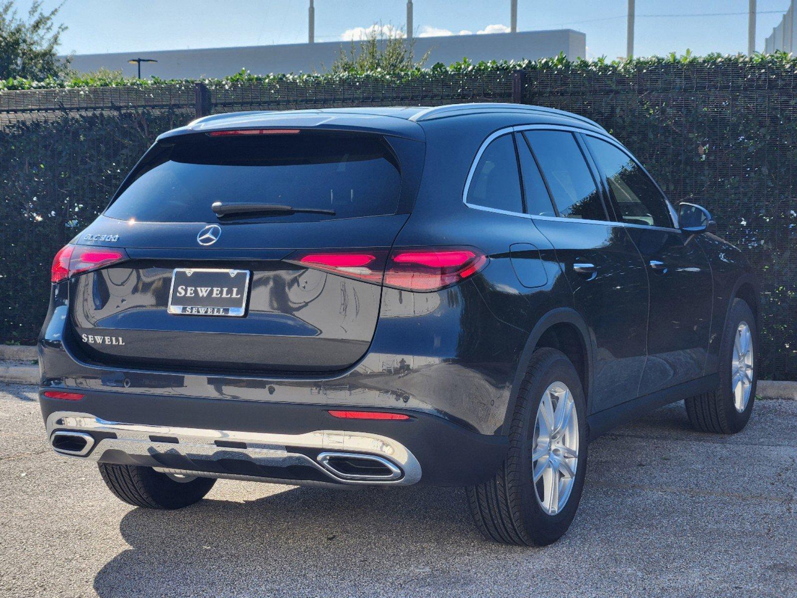 2025 Mercedes-Benz GLC Vehicle Photo in HOUSTON, TX 77079