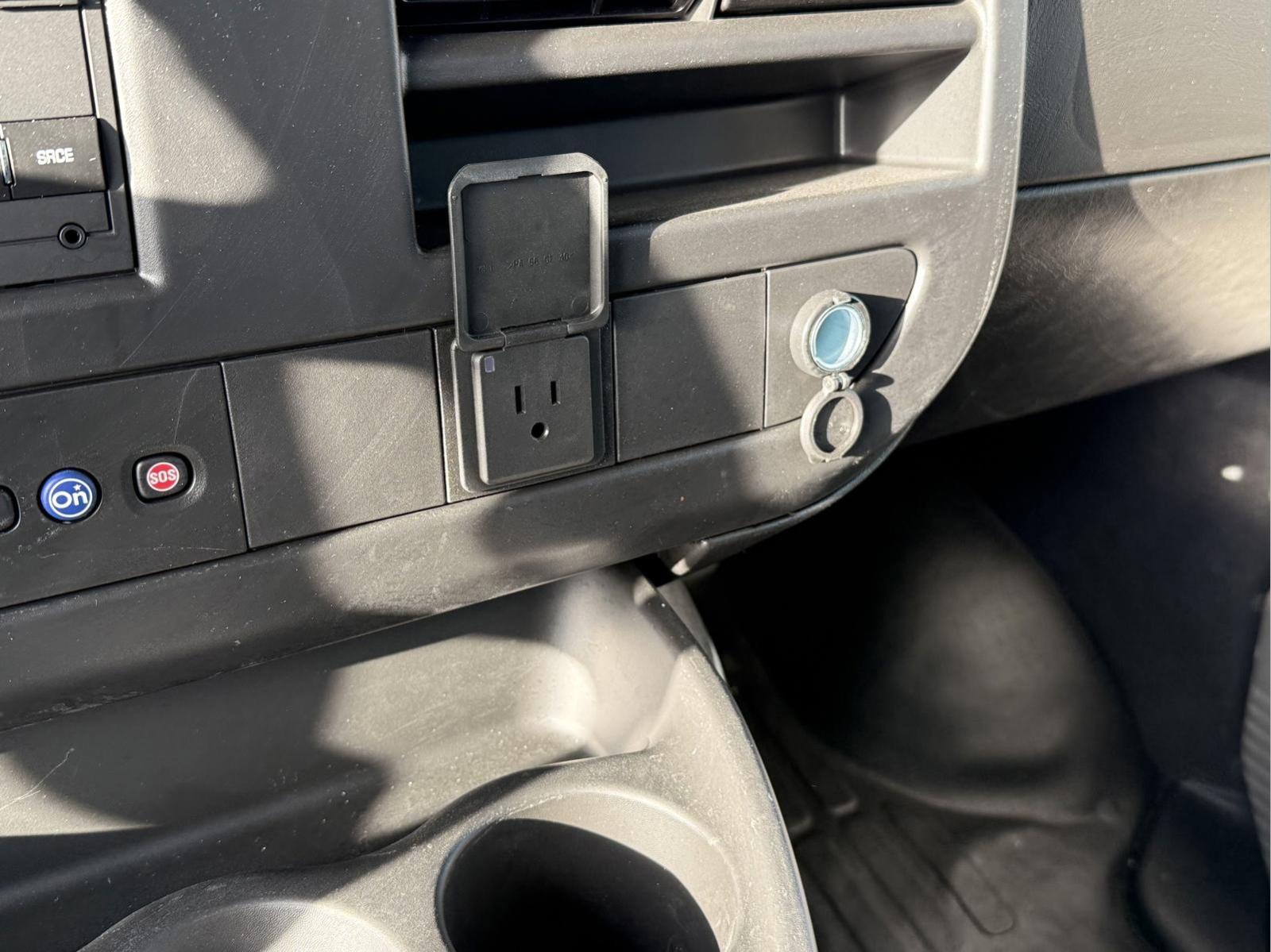 2024 Chevrolet Express Cutaway 3500 Vehicle Photo in GEORGETOWN, TX 78626-7508
