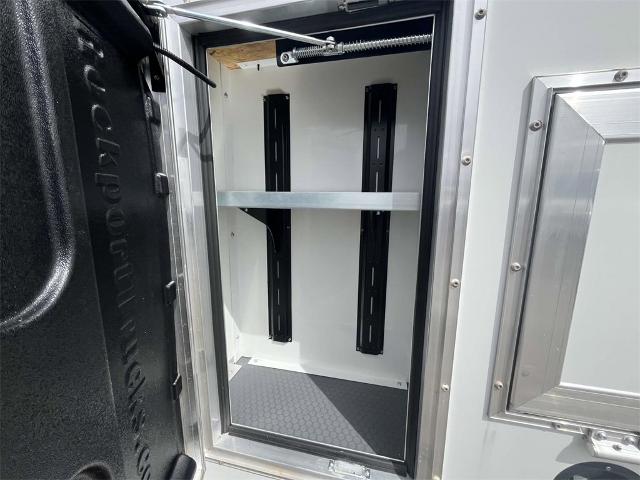 2025 Chevrolet Express Cutaway 3500 Vehicle Photo in ALCOA, TN 37701-3235