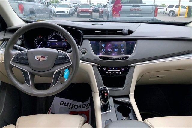 2017 Cadillac XT5 Vehicle Photo in INDEPENDENCE, MO 64055-1377