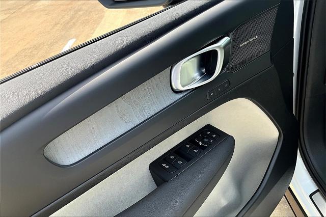 2025 Volvo XC40 Vehicle Photo in Houston, TX 77007