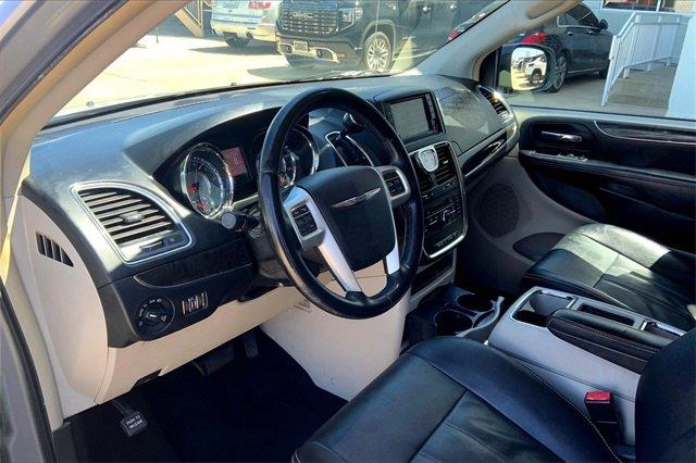 2016 Chrysler Town & Country Vehicle Photo in TOPEKA, KS 66609-0000