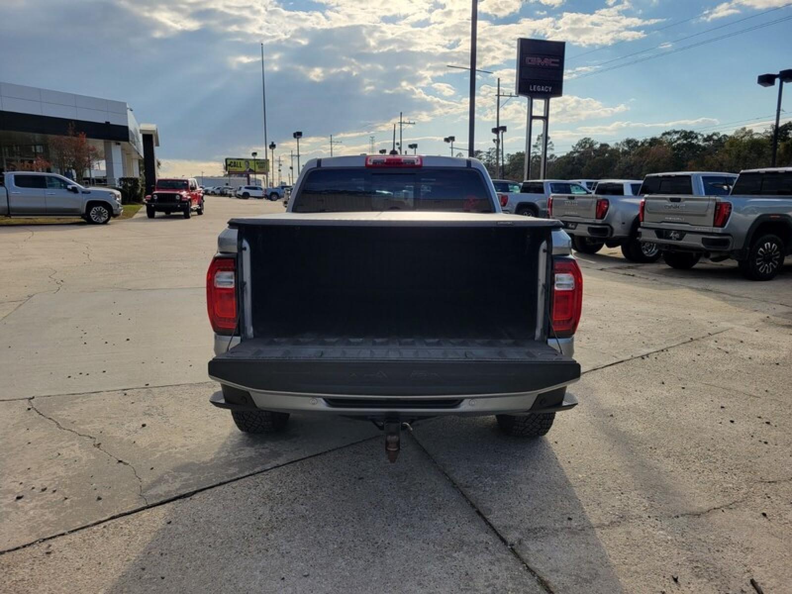 View vehicle photo 7