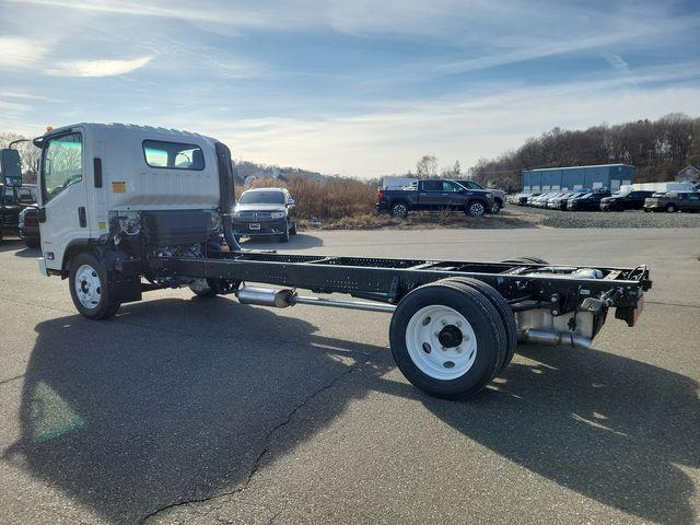 2024 Chevrolet Low Cab Forward 4500 Vehicle Photo in DANBURY, CT 06810-5034