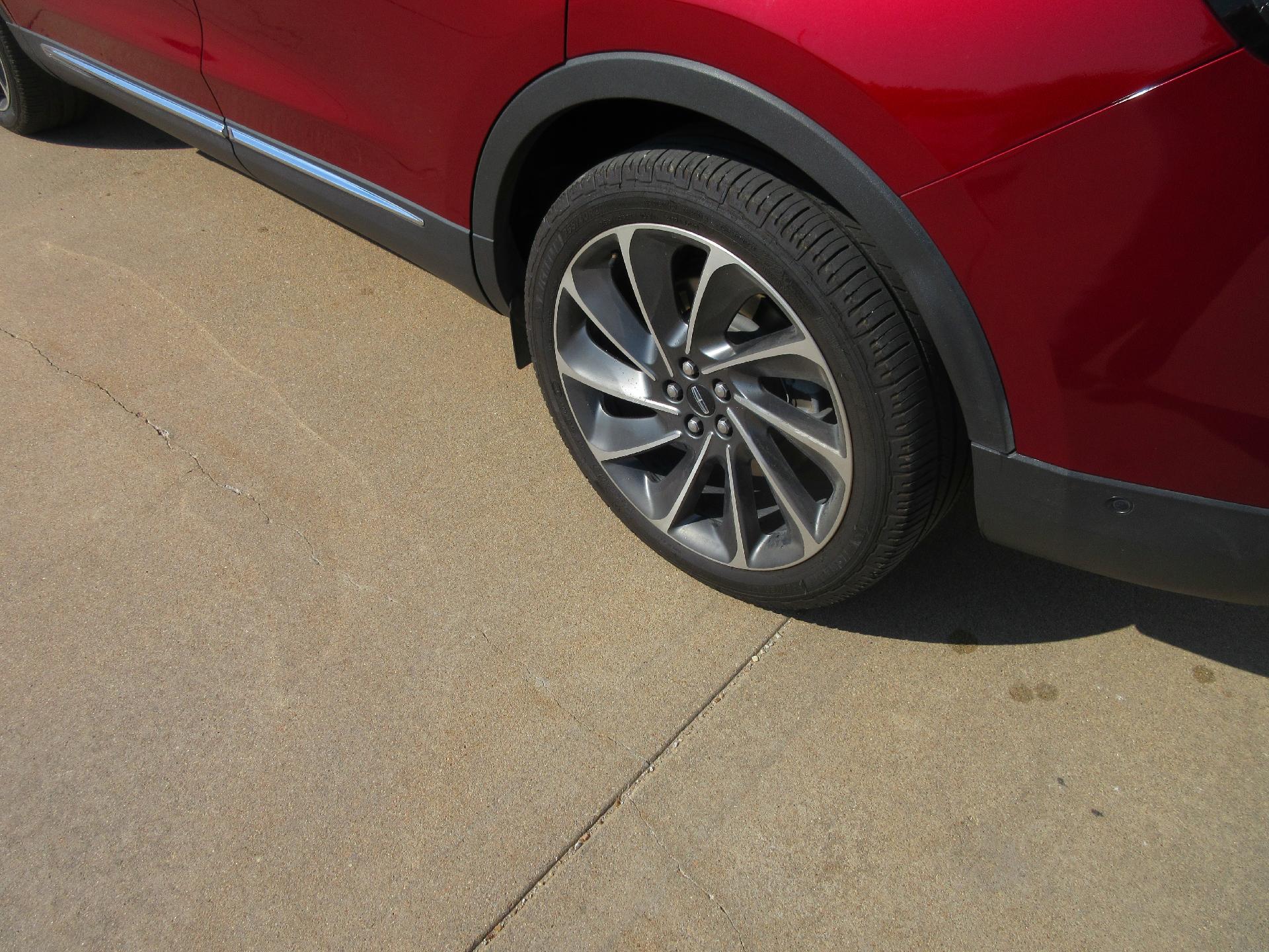 Used 2019 Lincoln Nautilus Reserve with VIN 2LMPJ8LP1KBL45977 for sale in Winfield, KS