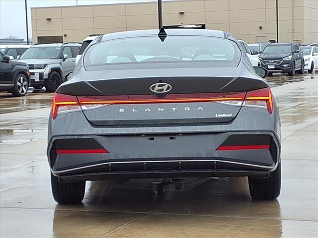 2025 Hyundai ELANTRA Vehicle Photo in Peoria, IL 61615