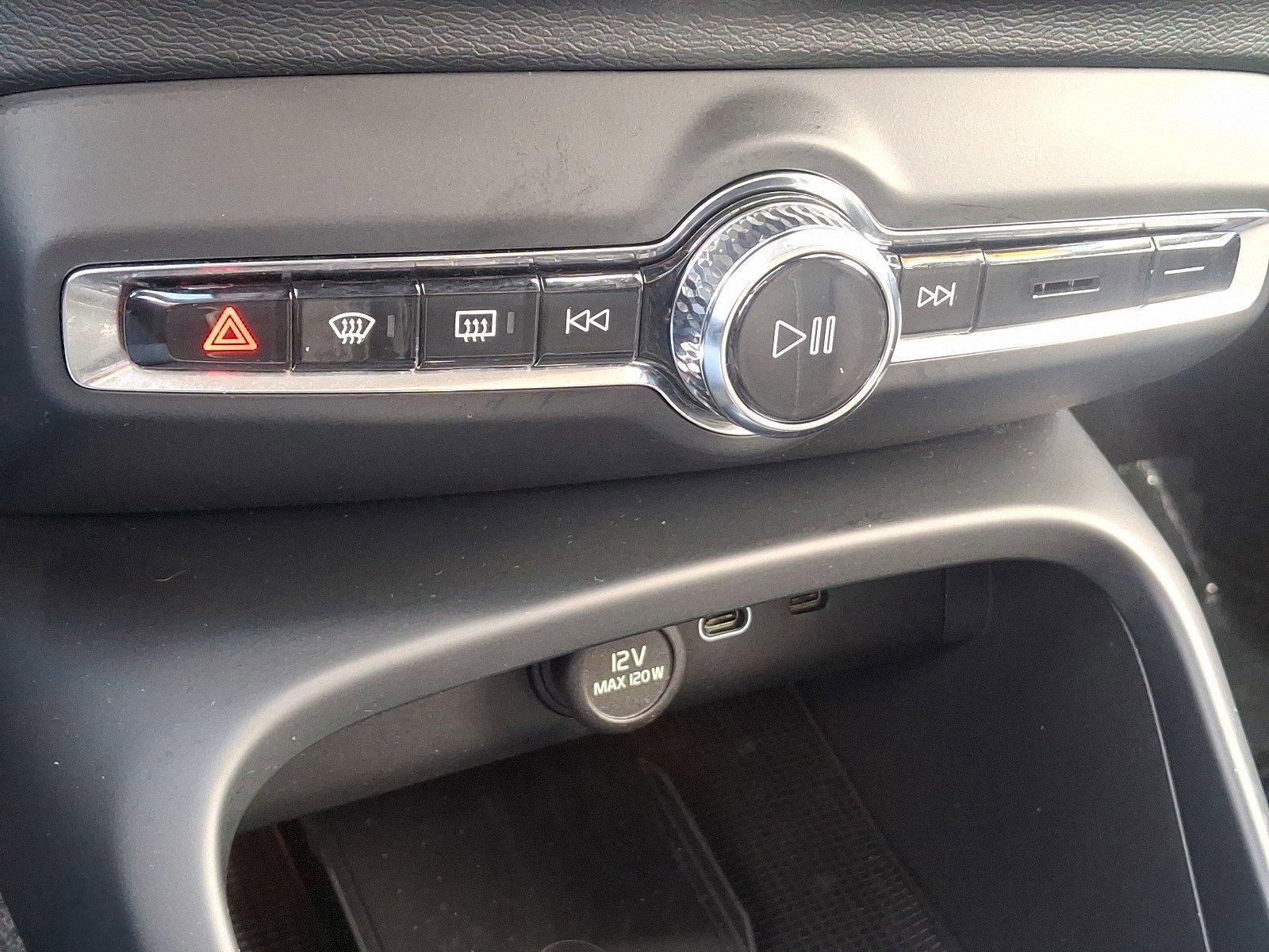 2024 Volvo XC40 Vehicle Photo in Harrisburg, PA 17111