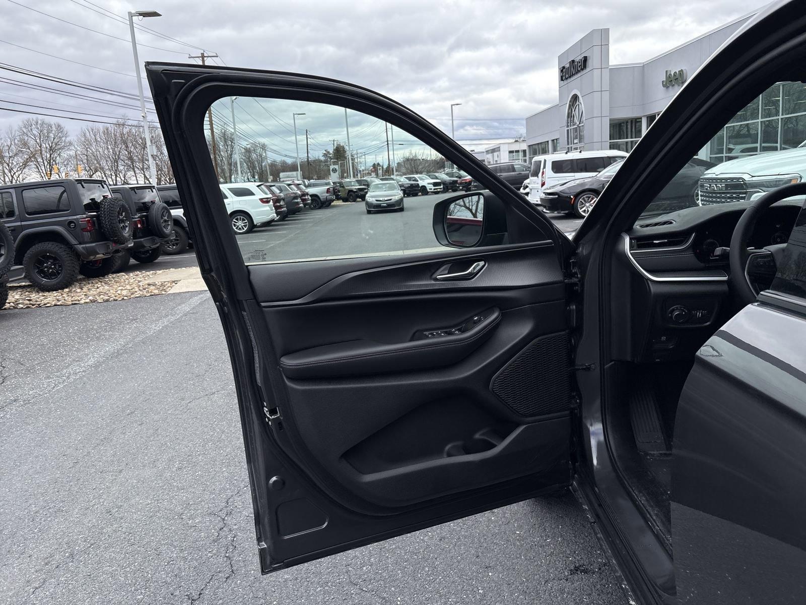 2025 Jeep Grand Cherokee Vehicle Photo in Mechanicsburg, PA 17050-1707