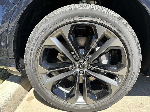 2025 Audi Q7 Vehicle Photo in HOUSTON, TX 77090