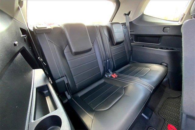 2024 Volkswagen Atlas Vehicle Photo in KANSAS CITY, MO 64114-4545