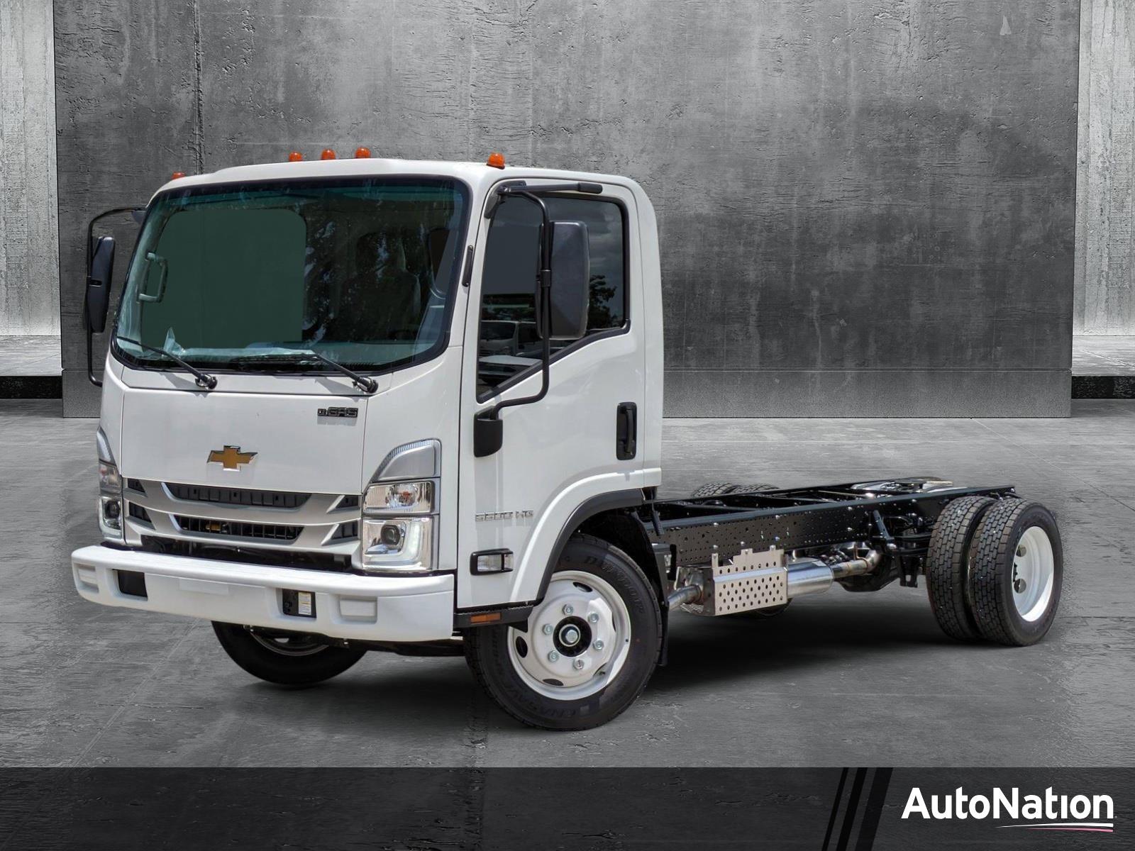 2025 Chevrolet Low Cab Forward 5500 HG Vehicle Photo in GREENACRES, FL 33463-3207