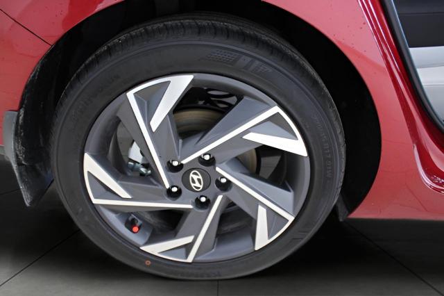 2025 Hyundai ELANTRA Vehicle Photo in Green Bay, WI 54304