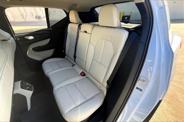 2025 Volvo XC40 Vehicle Photo in Houston, TX 77007