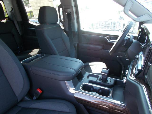 2025 GMC Sierra 1500 Vehicle Photo in LOWELL, MA 01852-4336