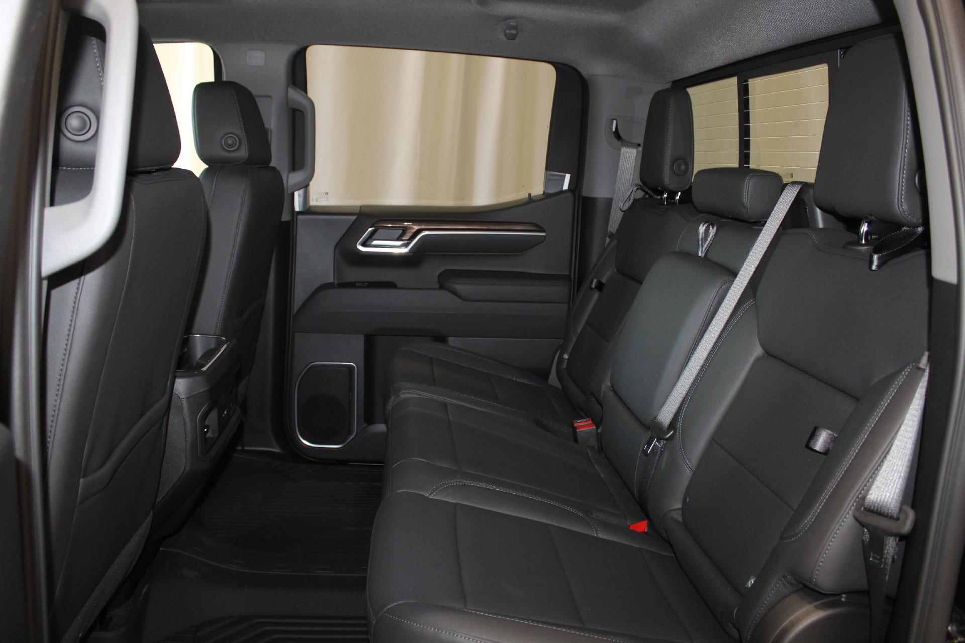 2025 Chevrolet Silverado 1500 Vehicle Photo in NORTHAMPTON, MA 01060-1120