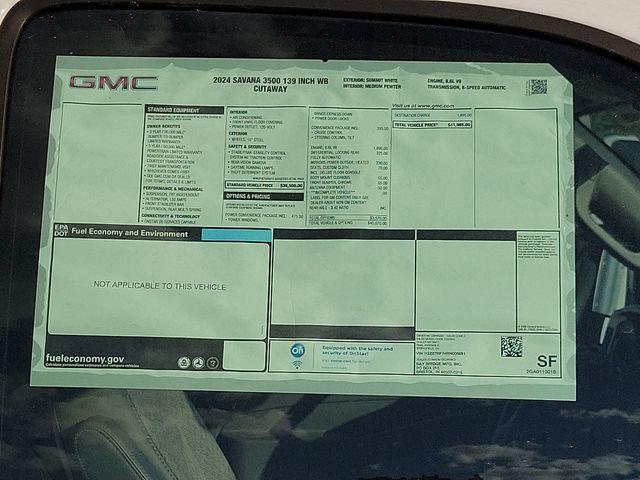 2024 GMC Savana Cutaway 3500 Vehicle Photo in DANBURY, CT 06810-5034