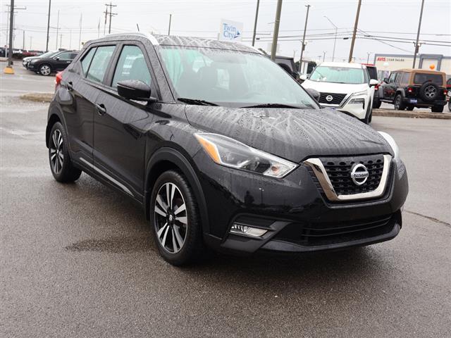 Used 2019 Nissan Kicks SR with VIN 3N1CP5CUXKL560234 for sale in Alcoa, TN