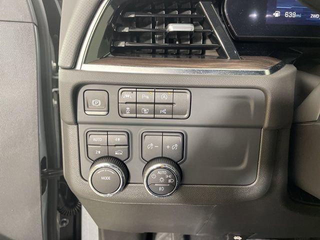 2025 Chevrolet Suburban Vehicle Photo in PHOENIX, AZ 85014-3381