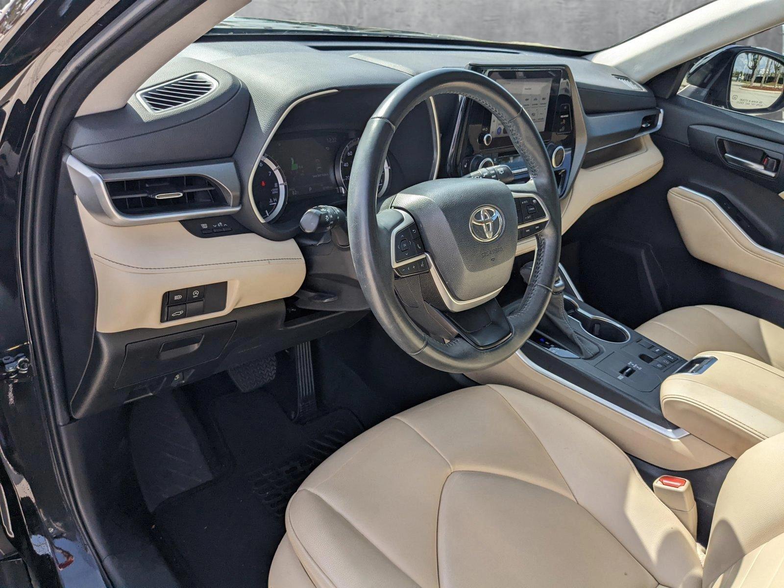 2023 Toyota Highlander Vehicle Photo in Davie, FL 33331