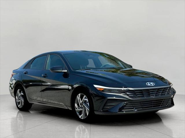 2025 Hyundai ELANTRA Vehicle Photo in Green Bay, WI 54304