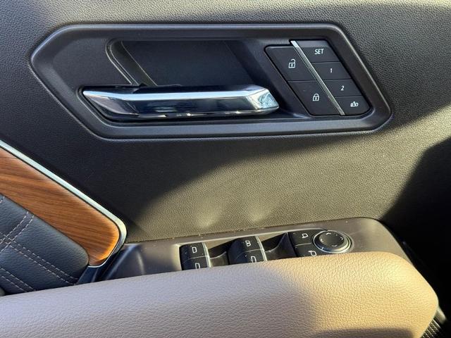 2025 GMC Canyon Vehicle Photo in COLUMBIA, MO 65203-3903
