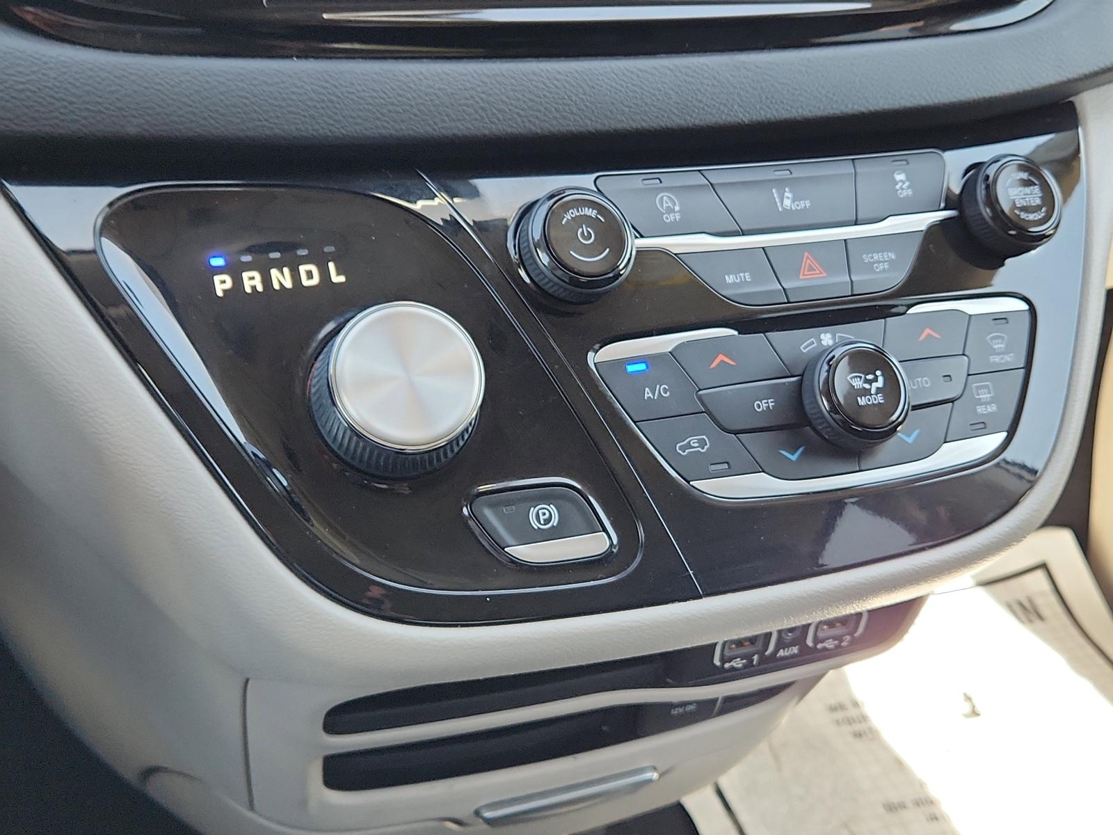 2022 Chrysler Pacifica Vehicle Photo in Albuquerque, NM 87110