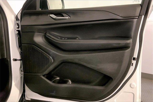 2023 Jeep Grand Cherokee L Vehicle Photo in INDEPENDENCE, MO 64055-1314