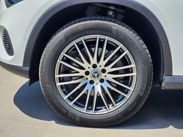 2025 Mercedes-Benz GLC Vehicle Photo in HOUSTON, TX 77079