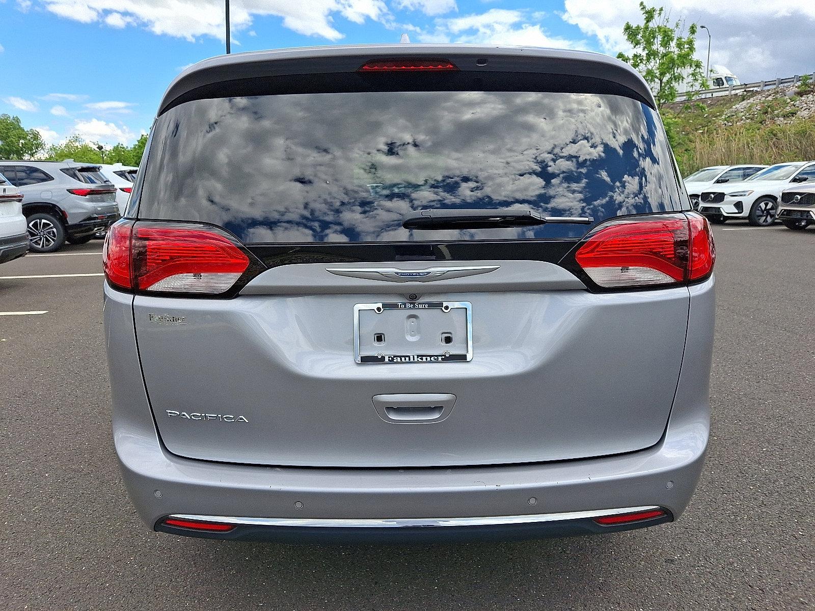 2017 Chrysler Pacifica Vehicle Photo in Trevose, PA 19053